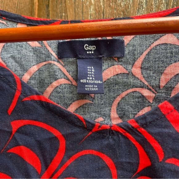 GAP Women’s Navy Red Pattern 3/4 Sleeve Flowy Lightweight Blouse Size Large - Picture 4 of 10